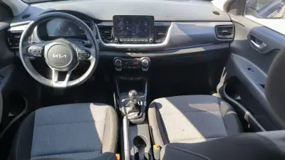 Kia Stonic 2025 - 17490 EUR, 15360 km - AUTO.MOTO.pt - 15360km - foto 7 de 9