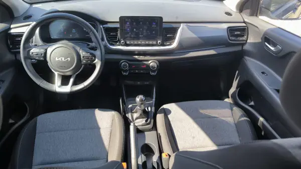 Kia Stonic 2025 - 17490 EUR, 15360 km - AUTO.MOTO.pt - 15360km - foto 7 de 9