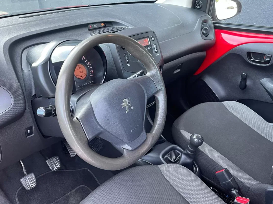 Peugeot 108 2015 - 8300 EUR, 118000 km - 118000km - foto 5 de 8