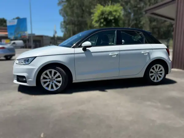 Audi A1 Sportback 2016 - 12990 EUR, 158353 km - AUTO.MOTO.pt - 158353km - foto 6 de 17