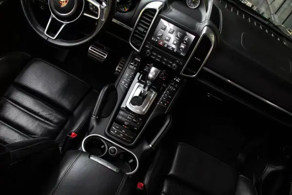 Porsche Cayenne 2016 - 42900 EUR, 139769 km - AUTO.MOTO.pt - 139769km - foto 43 de 49
