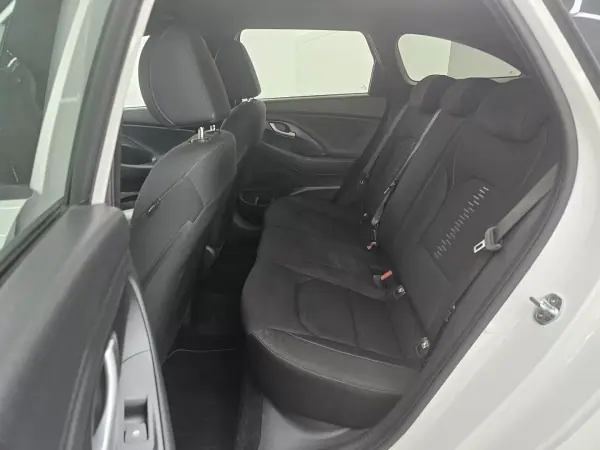 Hyundai i30 SW 2018 - 12950 EUR, 117053 km - AUTO.MOTO.pt - 117053km - foto 13 de 41
