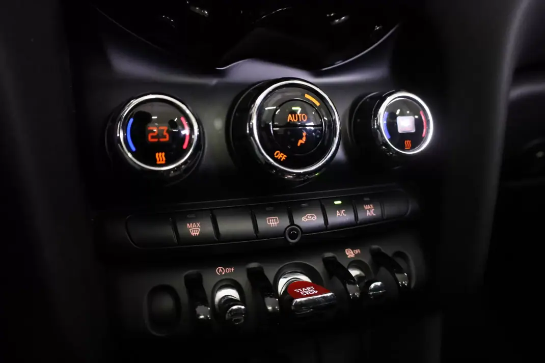 MINI One 2018 - 18950 EUR, 84859 km - AUTO.MOTO.pt - 84859km - foto 30 de 43
