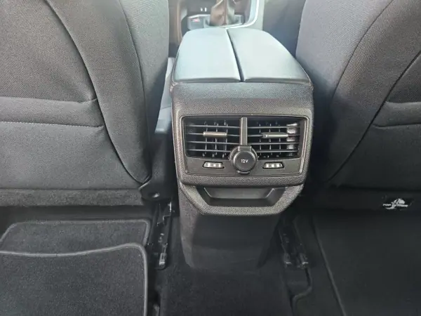 Peugeot 3008 2019 - 14900 EUR, 129000 km - AUTO.MOTO.pt - 129000km - foto 33 de 38