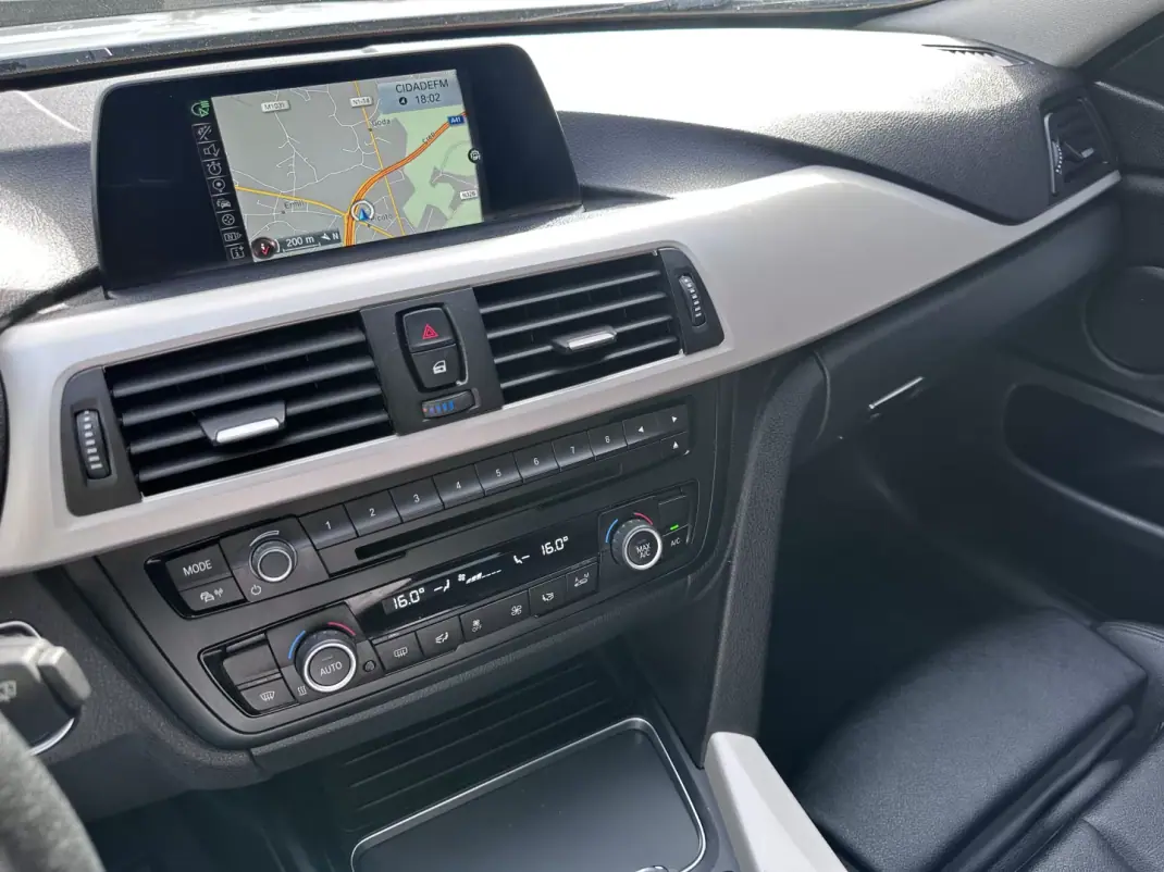 BMW 418 Gran Coupé 2016 - 17500 EUR, 190000 km - AUTO.MOTO.pt - 190000km - foto 29 de 52