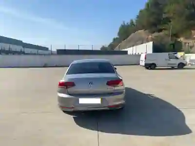 Volkswagen Passat 2017 - 15000 EUR, 123000 km - 123000km - foto 5 de 12