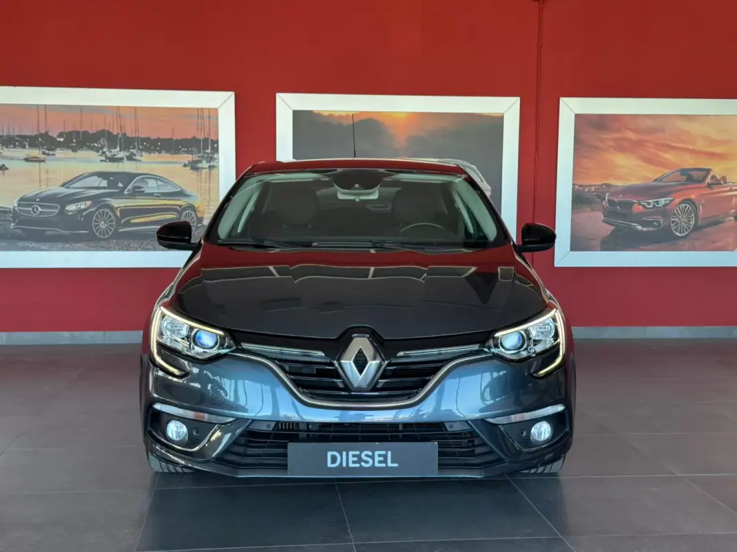 Renault Mégane 2016 - 12990 EUR, 137575 km - AUTO.MOTO.pt - 137575km - foto 5 de 20