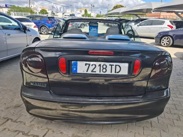 Renault Mégane Cabrio 2002 - 3500 EUR, 140000 km - AUTO.MOTO.pt - 140000km - foto 3 de 9