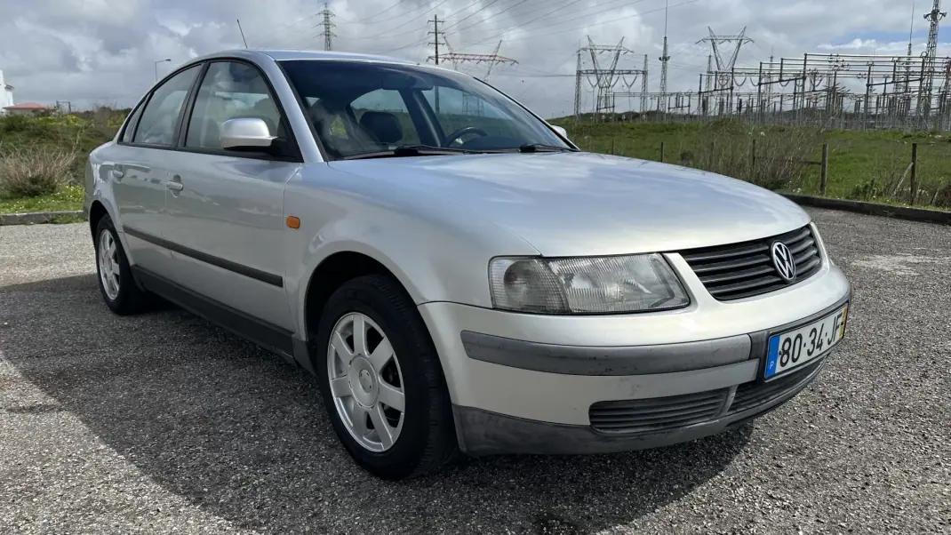Volkswagen Passat 1997 - 1950 EUR, 208000 km - AUTO.MOTO.pt - 208000km - foto 1 de 12