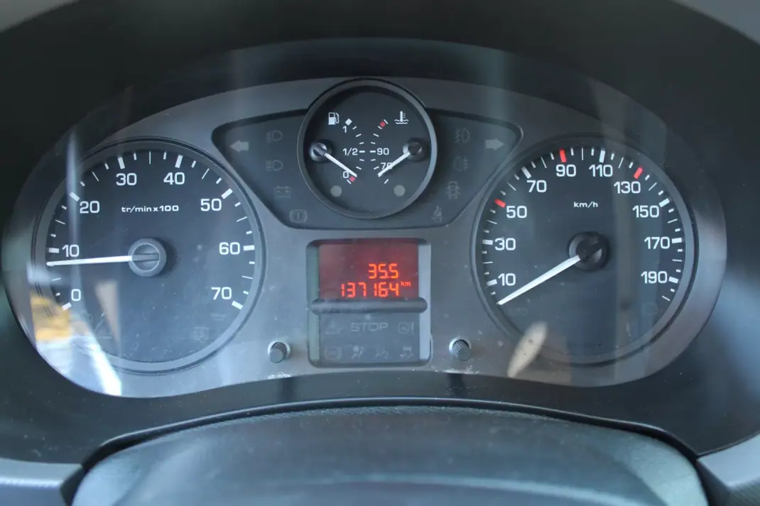 Peugeot Partner 2015 - 12450 EUR, 137164 km - 137164km - foto 17 de 20