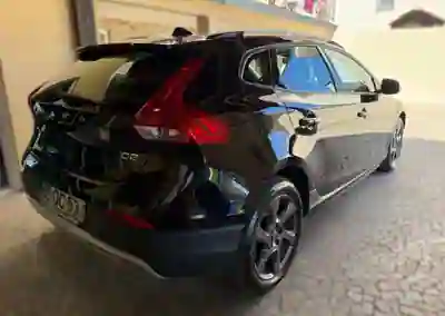 Volvo V40 Cross Country 2015 - 13900 EUR, 115900 km - AUTO.MOTO.pt - 115900km - foto 2 de 11