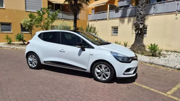 Renault Clio 2017 - 9780 EUR, 128000 km - AUTO.MOTO.pt - 128000km - foto 6 de 12