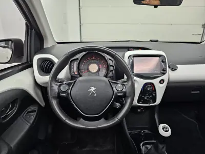 Peugeot 108 2015 - 8650 EUR, 88563 km - AUTO.MOTO.pt - 88563km - foto 22 de 53