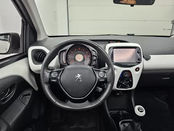 Peugeot 108 2015 - 8650 EUR, 88563 km - AUTO.MOTO.pt - 88563km - foto 22 de 53