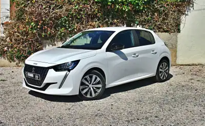 Peugeot 208 2023 - 19600 EUR, 38157 km - AUTO.MOTO.pt - 38157km - foto 2 de 32