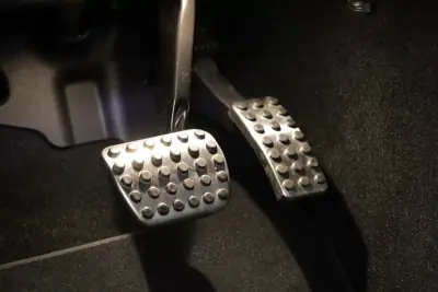 Mercedes-Benz A 180 Limousine 2025 - 39990 EUR, 6272 km - AUTO.MOTO.pt - 6272km - foto 47 de 47