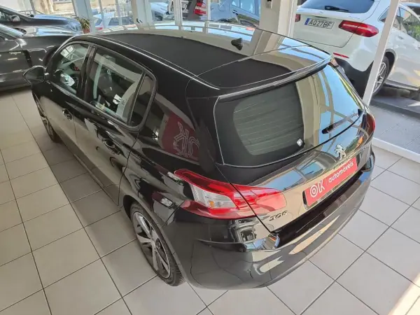 Peugeot 308 2014 - 9450 EUR, 199000 km - AUTO.MOTO.pt - 199000km - foto 8 de 32