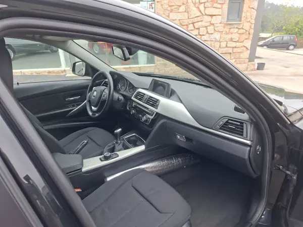 BMW 318 2016 - 14870 EUR, 208238 km - AUTO.MOTO.pt - 208238km - foto 6 de 22