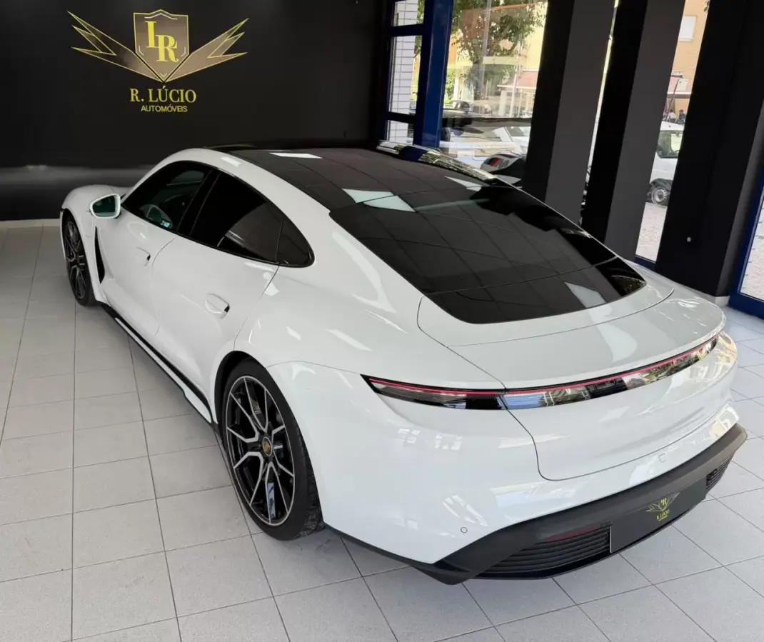 Porsche Taycan 2023 - 67000 EUR, 46411 km - 46411km - foto 15 de 40