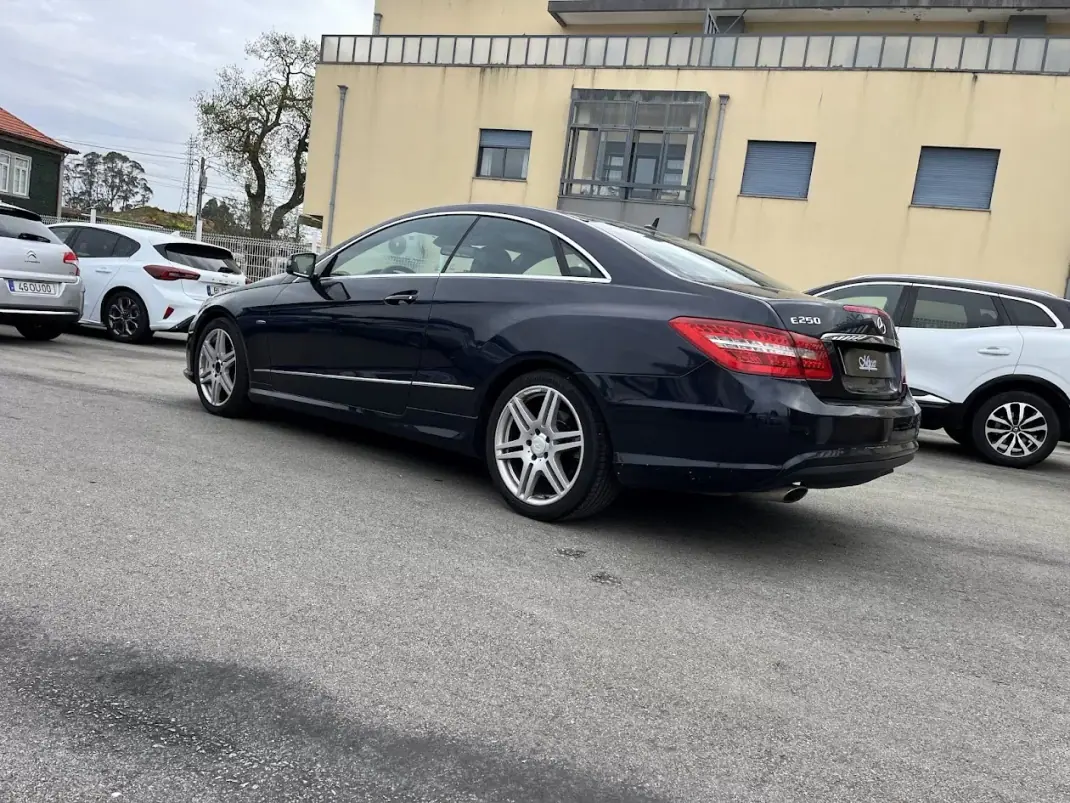 Mercedes-Benz E 250 2010 - 15950 EUR, 324000 km - AUTO.MOTO.pt - 324000km - foto 27 de 28