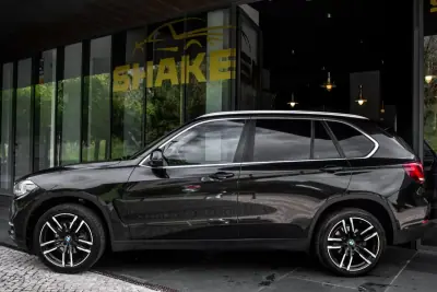 BMW X5 2015 - 27900 EUR, 170106 km - AUTO.MOTO.pt - 170106km - foto 2 de 44