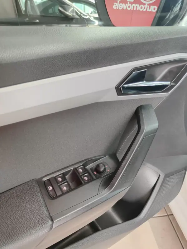 SEAT Ibiza 2020 - 15350 EUR, 34000 km - AUTO.MOTO.pt - 34000km - foto 22 de 38