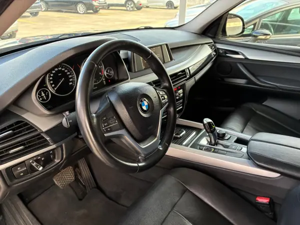 BMW X5 2015 - 22500 EUR, 199000 km - AUTO.MOTO.pt - 199000km - foto 15 de 24