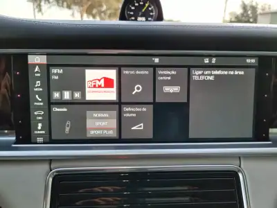 Porsche Panamera Sport Turismo 2018 - 84990 EUR, 147000 km - AUTO.MOTO.pt - 147000km - foto 12 de 50