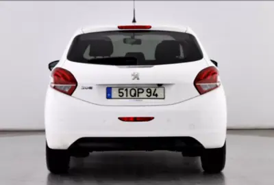 Peugeot 208 2015 - 7490 EUR, 113000 km - AUTO.MOTO.pt - 113000km - foto 6 de 21