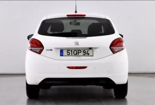 Peugeot 208 2015 - 7490 EUR, 113000 km - AUTO.MOTO.pt - 113000km - foto 6 de 21