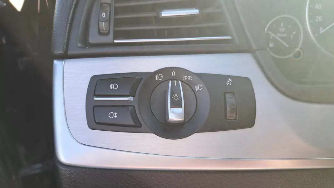BMW 520 2011 - 11900 EUR, 331971 km - AUTO.MOTO.pt - 331971km - foto 24 de 27