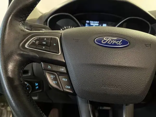 Ford Focus SW 2015 - 10750 EUR, 153000 km - AUTO.MOTO.pt - 153000km - foto 20 de 35