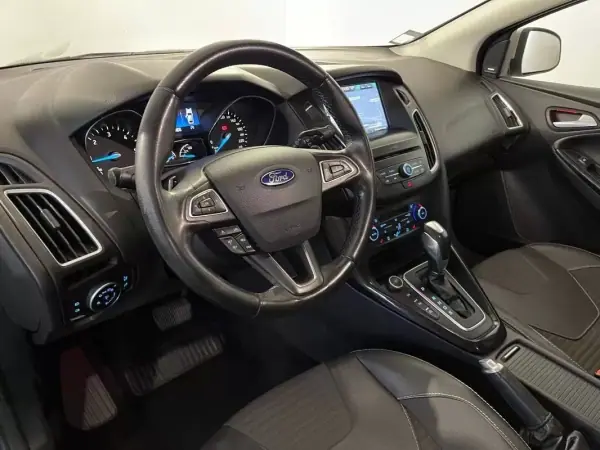Ford Focus SW 2015 - 10750 EUR, 153000 km - AUTO.MOTO.pt - 153000km - foto 12 de 35