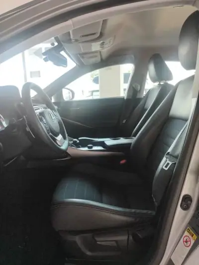 Lexus IS 300H 2013 - 19990 EUR, 170000 km - AUTO.MOTO.pt - 170000km - foto 25 de 38