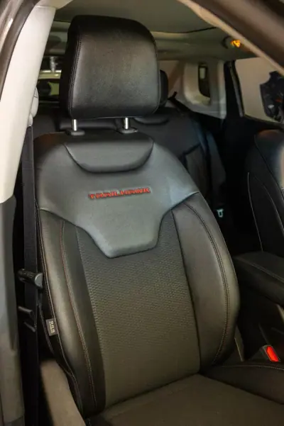 Jeep Compass 2023 - 27500 EUR, 56704 km - AUTO.MOTO.pt - 56704km - foto 11 de 14