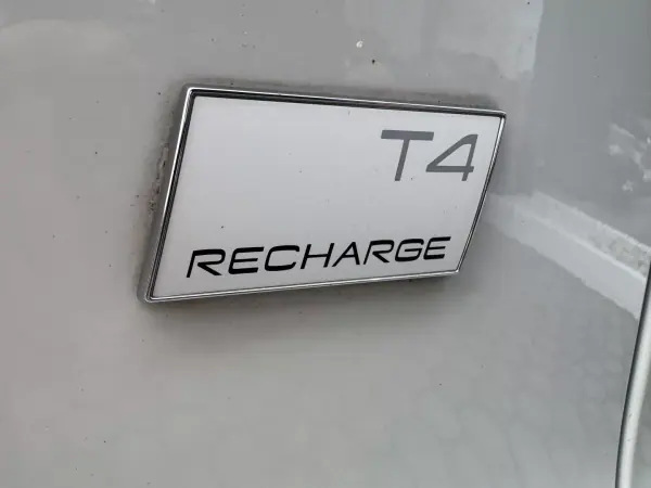 Volvo XC 40 2021 - 24500 EUR, 121000 km - AUTO.MOTO.pt - 121000km - foto 26 de 42