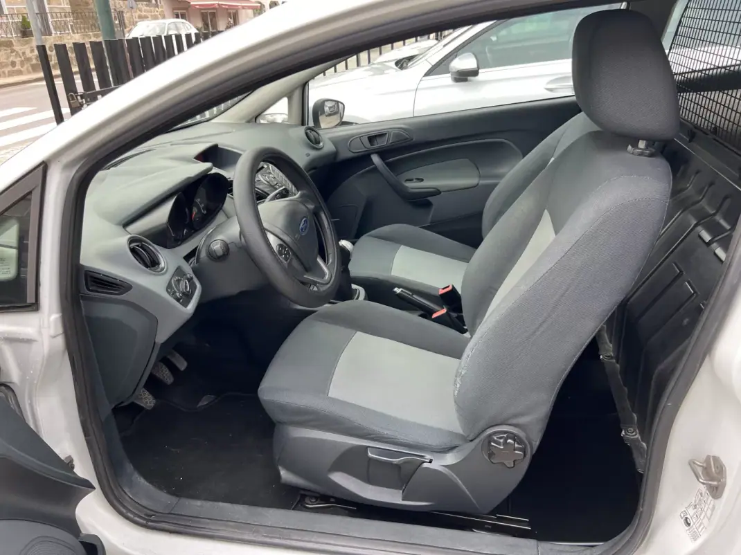 Ford Fiesta 1.4 TDCI 2010 - 4250 EUR, 260000 km - AUTO.MOTO.pt - 260000km - foto 7 de 16