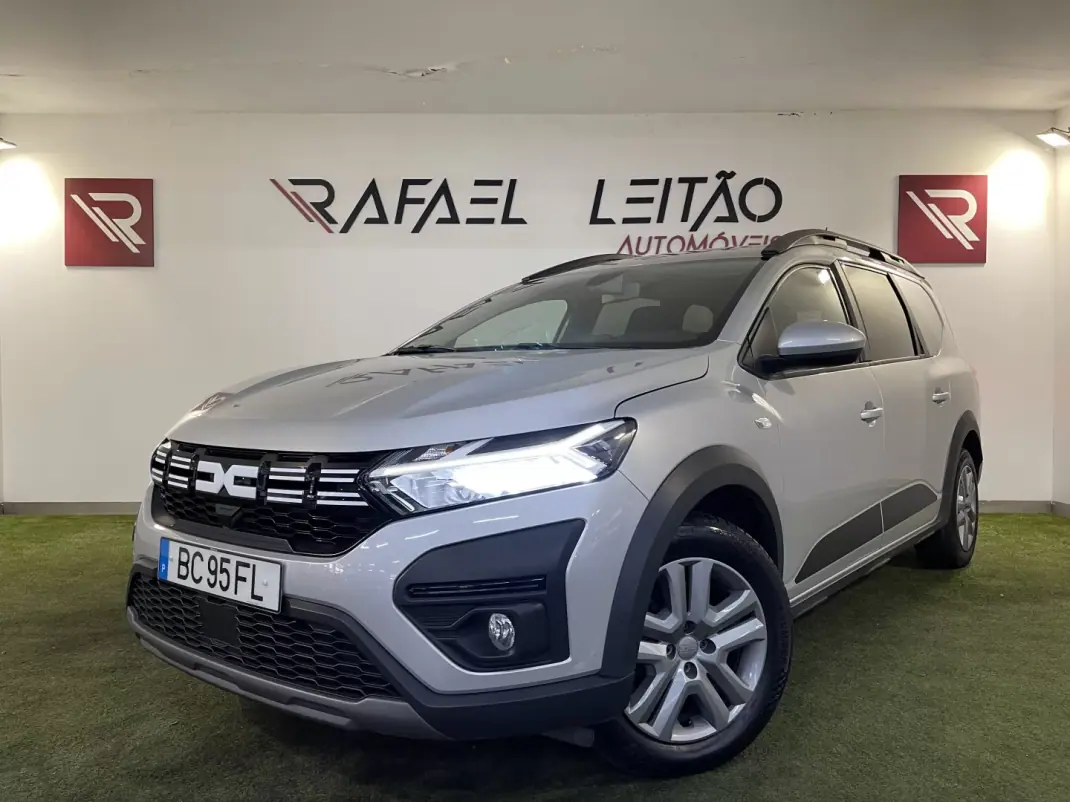 Dacia Jogger 2023 - 16450 EUR, 81000 km - AUTO.MOTO.pt - 81000km - foto 1 de 31