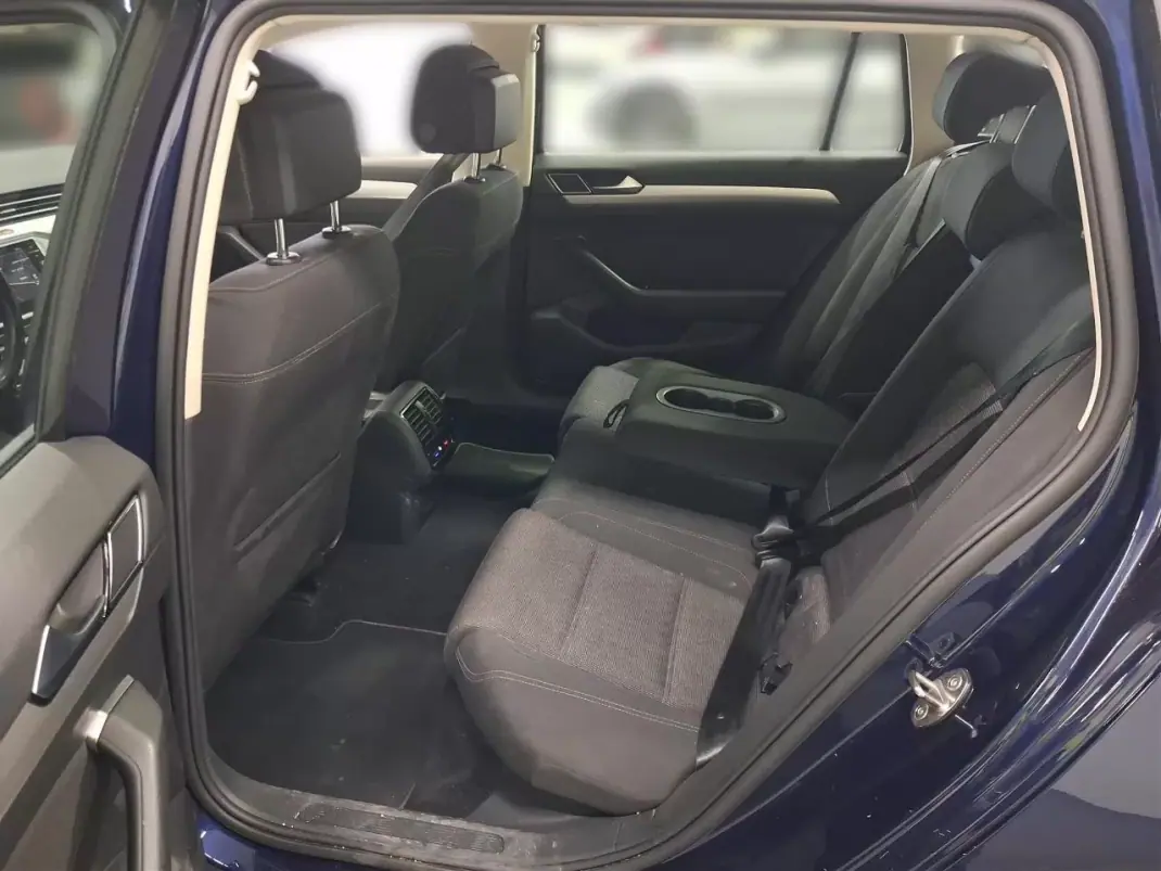 Volkswagen Passat Variant 2019 - 17999 EUR, 143121 km - AUTO.MOTO.pt - 143121km - foto 6 de 8