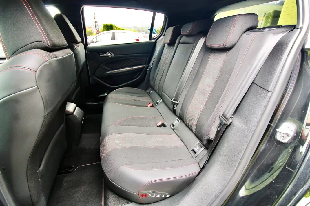 Peugeot 308 2018 - 14750 EUR, 218000 km - 218000km - foto 15 de 42