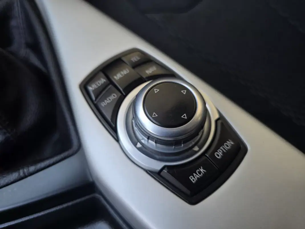 BMW 116 2014 - 10990 EUR, 204000 km - AUTO.MOTO.pt - 204000km - foto 23 de 29