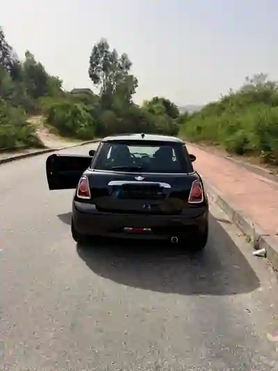 MINI Cooper 2011 - 7000 EUR, 175000 km - AUTO.MOTO.pt - 175000km - foto 4 de 13