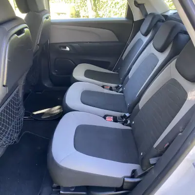 Citroën C4 Picasso 2016 - 13990 EUR, 168400 km - AUTO.MOTO.pt - 168400km - foto 8 de 28