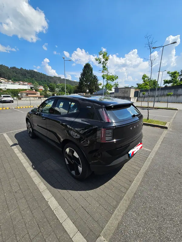 Volvo EX 30 2024 - 39500 EUR, 15000 km - 15000km - foto 3 de 8