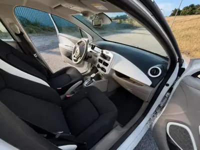 Renault Zoe 2019 - 9750 EUR, 120000 km - AUTO.MOTO.pt - 120000km - foto 6 de 7