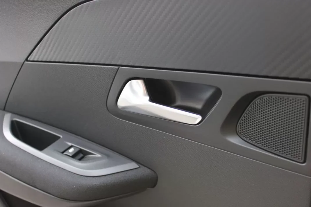 Peugeot 2008 2021 - 18700 EUR, 48176 km - AUTO.MOTO.pt - 48176km - foto 8 de 32