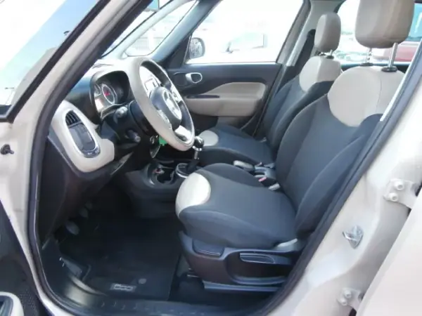 Fiat 500L 2013 - 7500 EUR, 175007 km - AUTO.MOTO.pt - 175007km - foto 9 de 32