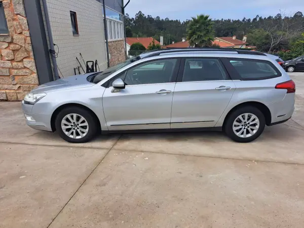Citroën C5 Tourer 2011 - 5450 EUR, 337759 km - AUTO.MOTO.pt - 337759km - foto 12 de 13