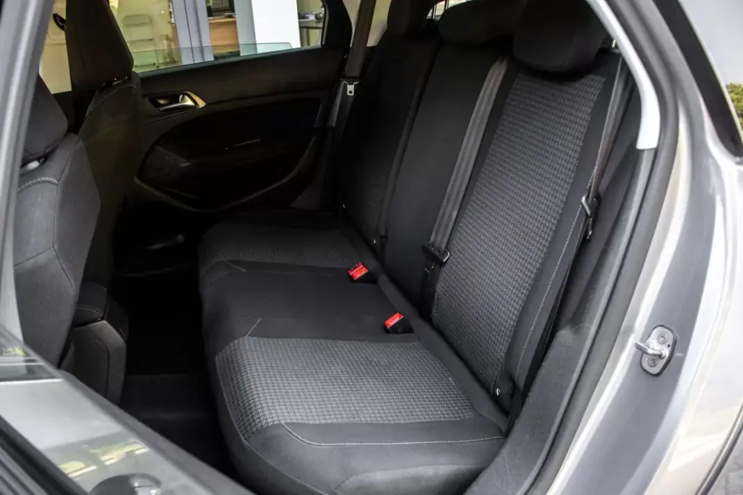 Peugeot 308 SW 2019 - 8250 EUR, 315740 km - AUTO.MOTO.pt - 315740km - foto 26 de 37