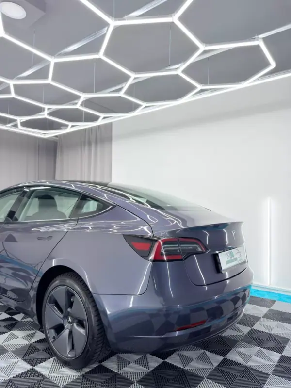 Tesla Model 3 2022 - 27999 EUR, 68900 km - AUTO.MOTO.pt - 68900km - foto 7 de 20